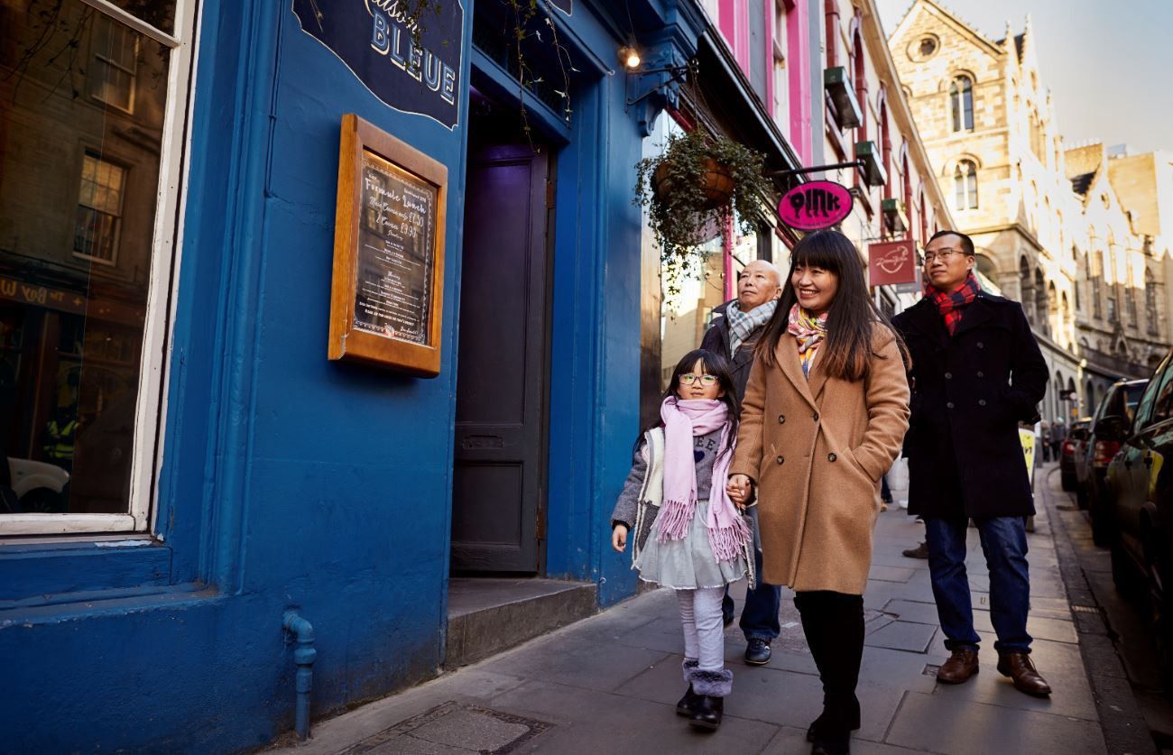 A family walking down Edinburgh's Victoria Street.